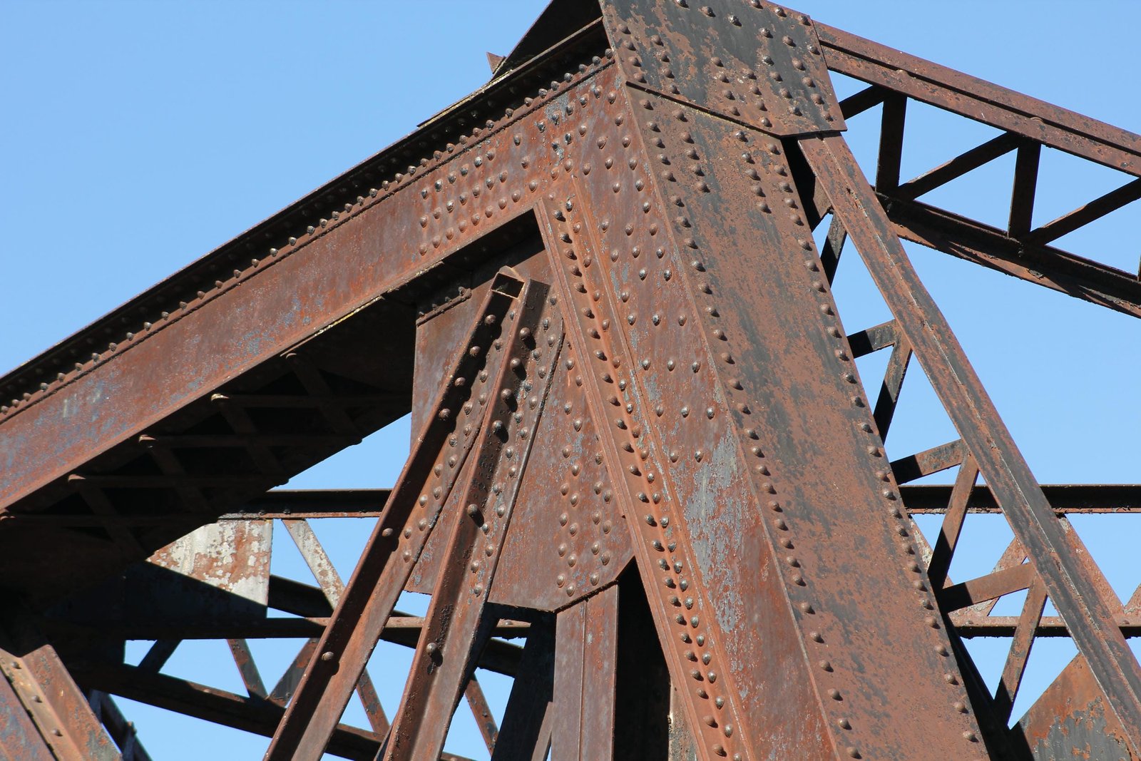 Upper angle connection